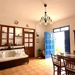 Avra Отель 3*