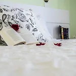 Отель Avra