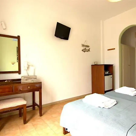 Avra Hotell 3*